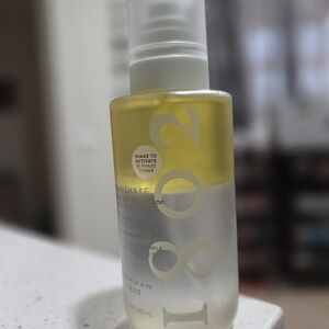 Beekman 1802 Two-Phase Toner - Yellow and White